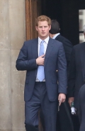 Princ Harry na kv�tinov�ch v�stav�ch v Lond�n�